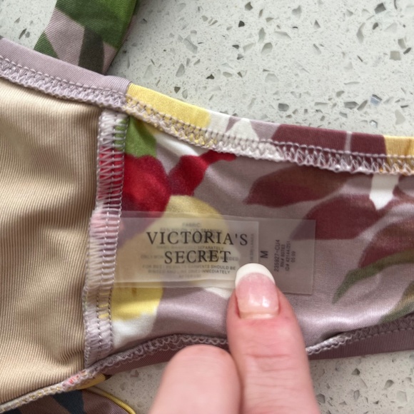 VICTORIA SECRET Tropical Bikini Set - Picture 5 of 9